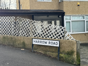 Harrow road sign