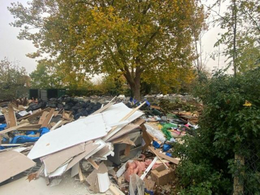 Image of the fly-tipping on Denmark Road