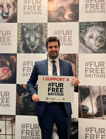 Elliot pledging his support for #FurFreeBritain